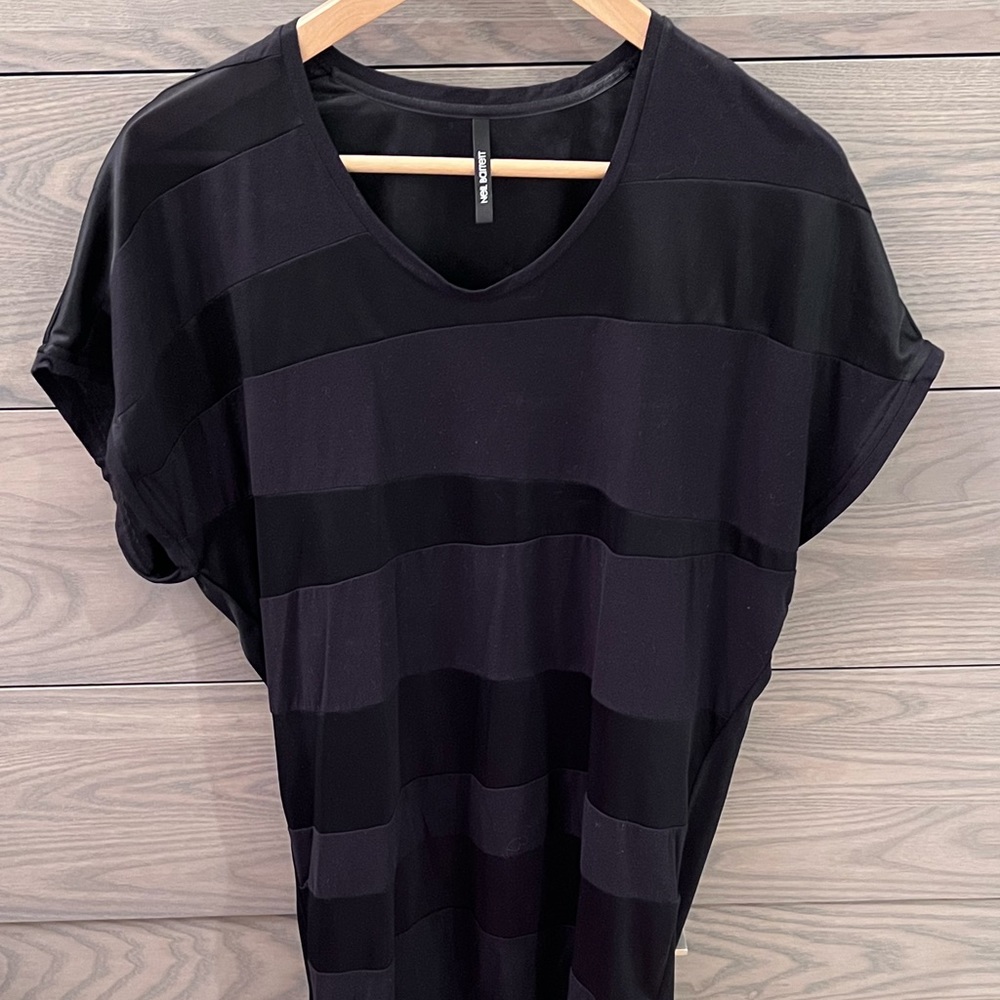 Short sleeve black tunic dress